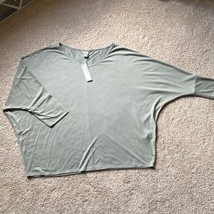 NWT Chico’s V-neck sandwash knit top 3/4 sleeve safe leaf green color